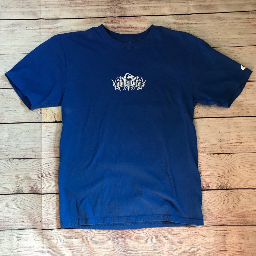 QUIKSILVER Graphic Tee!